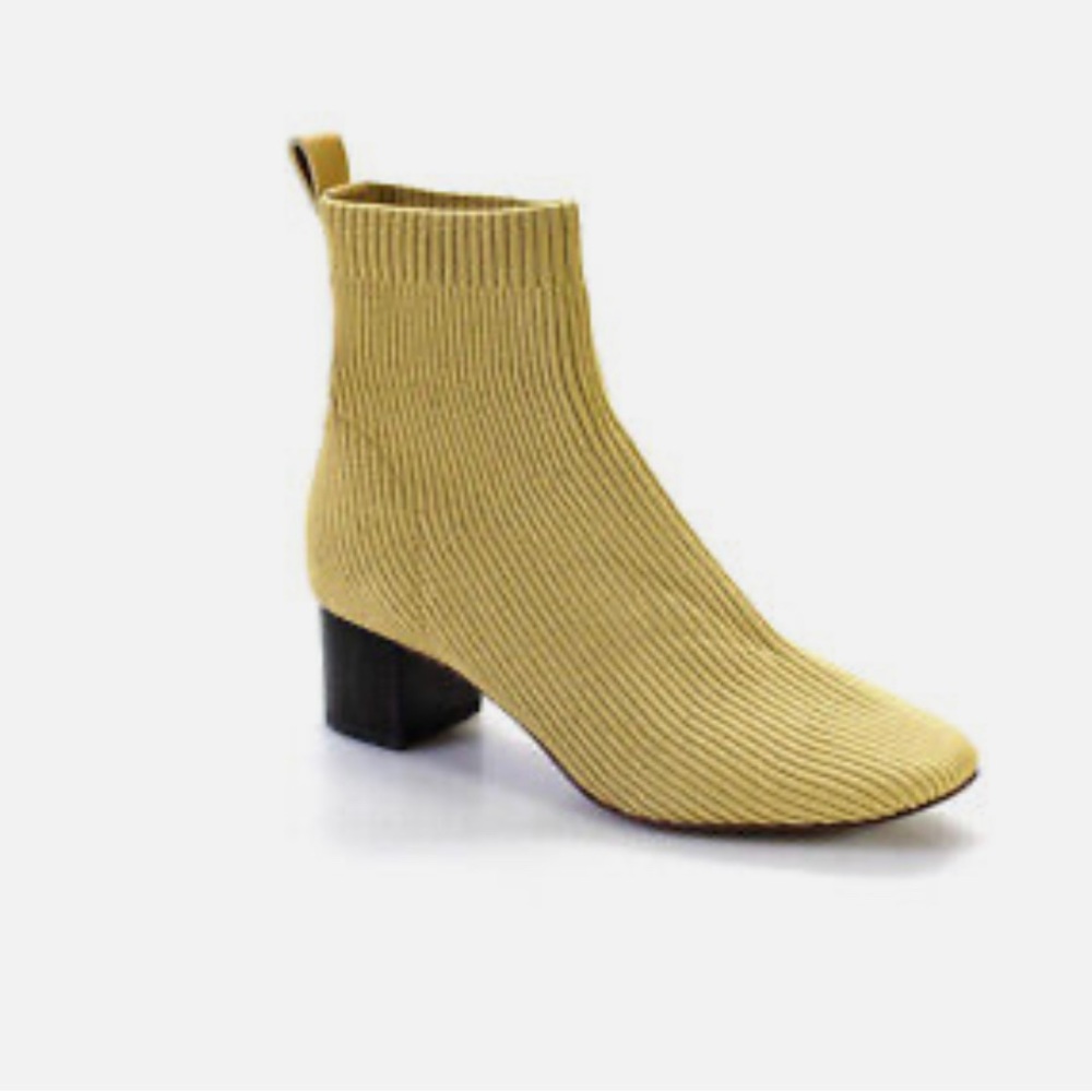 Everlane Glove Boot in ‘Wheat’ (NWT)
